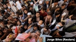 پاسپورټ ریاست ته مراجعه کوونکي