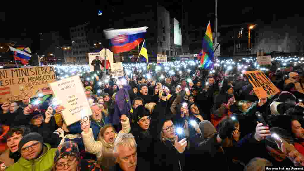 A politikai bűncselekményekre szakosodott különleges ügyészség (USP) számos eljárást indított gazdasági vezetők, az igazságszolgáltatás és a rendőrség tagjai ellen, miután a 2020-as választásokon a korrupció elleni harcot ígérő pártok győzelmet arattak. Amíg ellenzékben volt, Fico maga is rendőrségi vádakkal nézett szembe, amelyeket később ejtettek 