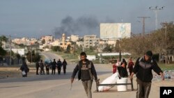 Palestinci koji bježe od izraelske ofanzive na Khan Younis stižu u Rafah u Pojasu Gaze, 14. februar 2024.