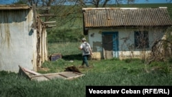 Casă părăsită din satul Tricolici, raionul Căușeni