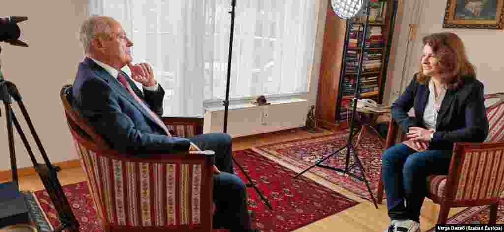 Medgyessy Péter volt kormányfővel is interjúztunk az EU-tagság évfordulója kapcsán. A kormányt 2002 és 2004 között vezető politikus szerint „okosabb Orbán Viktor annál, hogy megkockáztasson egy huxitot”