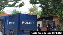 Косово: Косовската полиција ја чува општина Звечан. Српските власти на денешна седница на Советот за безбедност одлучија поради ситуацијата во Косово вооружените сили да останат на највисоко ниво на борбена готовност.