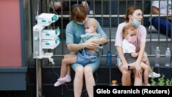Pe 8 iulie, cel mai mare spital de copii din Ucraina a fost lovit de o rachetă, ucigând 37 de persoane și rănind alte peste 140, mulți dintre ei copii.