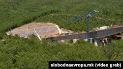 Градежни активности на трасата од автопатот Кичево-Охрид.