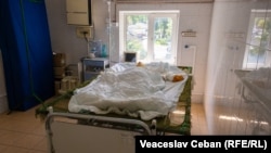 Pat improvizat de medici în secția terapie intensivă