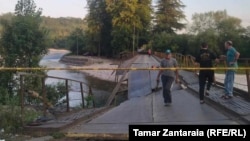 ჩხოროწყუ, ჩანგრეულ ხიდზე ფეხით გადადიან