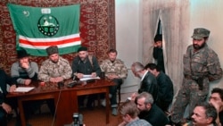 Ичкерин векалийн пресс-конференци: Закаев Ахьмад, Гелаев Руслан, Ахмадов Дауд. 1995-чу шеран гIадужу-беттан 20-гIа. Неменов Александран сурт