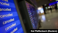 Ljudi koji žele da putuju avionom u narednim mjesecima upozoreni su na "izazovno" ljeto pošto se očekuje da će kontrola vazdušnog saobraćaja biti preopterećena na mnogim ključnim lokacijama.