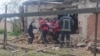 Рятувальники, які виїхали на місце, дістали жінку з-під уламків будівлі і передали медикам (фото ДСНС)