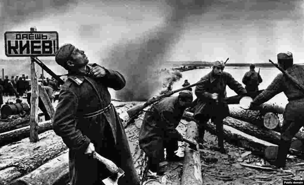 Soviet soldiers prepare to cross the Dnieper River in 1943. The sign on the left says: "To Kyiv!" After the Red Army's defeat of German-led forces at Stalingrad, the tide of the Nazi advance across the Soviet Union turned. Fighting yet again returned to the territory of today's Ukraine as the Soviet Red Army pushed west. 