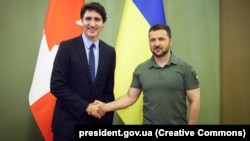 Президент України Володимир Зеленський і прем’єр-міністр Канади Джастін Трюдо (ліворуч). Київ, 10 червня 2023 року (ілюстративне фото)