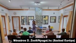 A nevelő foglalkozásokon kezdetben hét gyermek vett részt