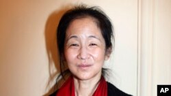 Romanul lui Otsuka, Înotătorii, în care un grup de înotători relatează colectiv rutinele lor zilnice și ce se întâmplă atunci când acestea sunt perturbate, a câștigat Medalia Andrew Carnegie pentru Excelență în Ficțiune.
