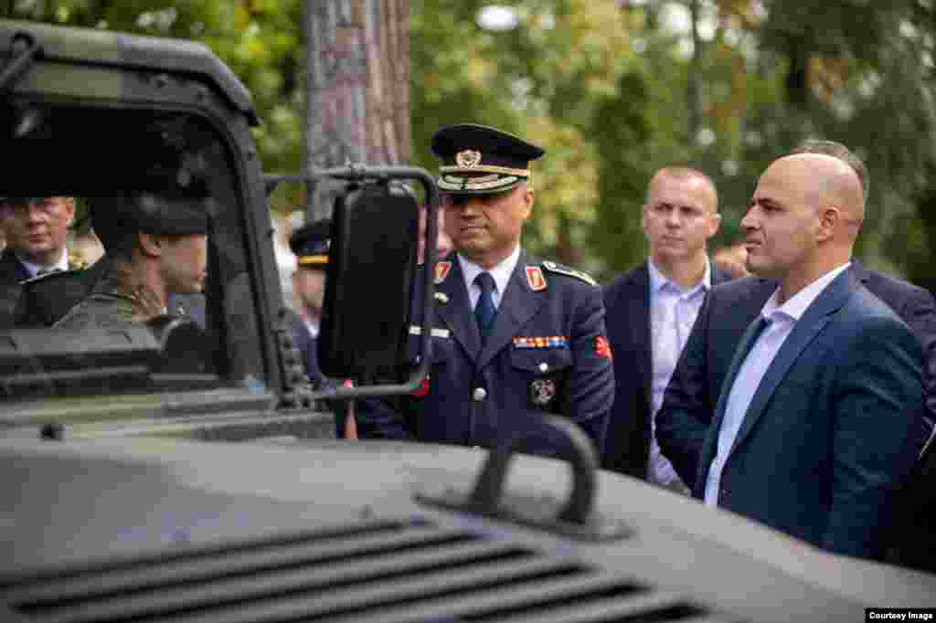 Под слоганот „Гласник на слободата“, во организација на Владата денеска на повеќе локации во државава се Денот на независноста - 8 Септември. На манифестацијата во Градскиот парк во Скопје, присуствуваше и премиерот Димитар Ковачевски. (фото Прес служба на Влада)