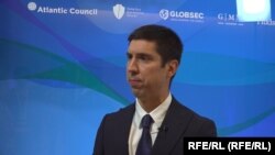 Ministrul de Externe moldovean Mihai Popșoi vorbind cu Europa Liberă în marginea conferinței de securitate Globsec de la Praga, la 31 august.