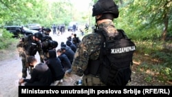 Србија - приведени мигранти и бегалци