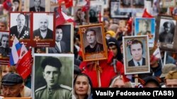 Шествие "Бессмертного полка" на День Победы в Москве