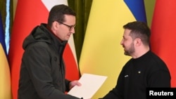 Польшанын премьер-министри Матеуш Моравецкий менен Украинанын президенти Владимир Зеленский Киевде жолугушту. 24-февраль, 2023-жыл. 