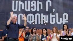 Кандидат в мэры Еревана от блока «Мать Армения» Андраник Теванян во время предвыборной кампании, август 2023 г.
