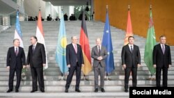 Канцлер Германии Олаф Шольц (третий справа) на встрече с лидерами стран Центральной Азии в Берлине. 29 октября 2023 года