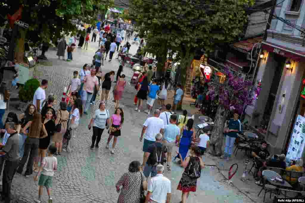 Në Prizren kanë ardhur pjesëtarët e diasporës, por edhe turistë të huaj. Qyteti është gjallëruar. 