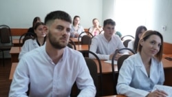 Băieții care au ales să facă nursing