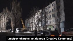 Обстріл Покровська вранці 15 лютого також пошкодив чотири багатоповерхівки й школу