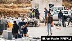 Fotografi ilustruese. Punëtorë në Prishtinë.
