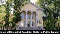 Ministerul Sănătății își argumentează decizia prin faptul că ambele centre îndeplinesc mai mult funcții sociale decât curative, iar în ultimii ani a scăzut și numărul copiilor diagnosticați cu tuberculoză.