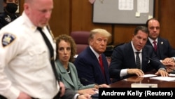 Ish-presidenti i Shteteve të Bashkuara të Amerikës, Donald Trump, gjatë paraqitjes në një gjykatë në Nju Jork. 4 prill 2023.