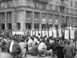 Despre Revoluție și despre comunism, tinerii știu mai multe din familie, nu de la școală. Unii afirmă că subiectul a fost tratat cu superficialitate.