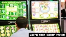 O lege intrată în vigoare pe 28 aprilie a eliminat sălile de jocuri de noroc de tip slotmachines - păcănele - din localitățile cu mai puțin de 15.000 de locuitori.
