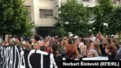 Протест во Нови Сад поради случаите на две масовни престрелки со фатални последици во Србија, 8 мај 2023 година