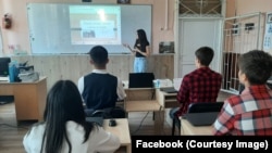 În acest an școlar, circa 6.000 de copii de clasa IX-a vor beneficia de ore suplimentare pentru a se pregăti de examenele de absolvire a gimnaziului.