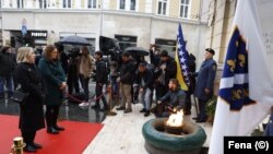 БиХ: Полагање цвеќе на спомен обележјето во Сараево, по повод Денот на државноста, 25 ноември 2023