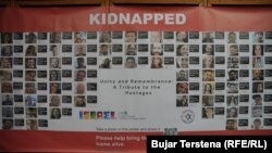 Fotografitë e pengjeve të kapur nga Hamasi.