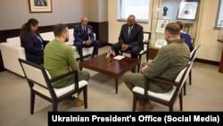 Украинскиот претседател Володимир Зеленски се сретна со американскиот секретар за одбрана Лојд Остин