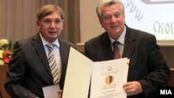 Архива: Академик Владо Камбовски.