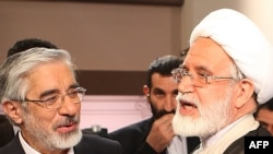 مهدی کروبی و میرحسین موسوی دو نامزد معترض به نتایج انتخابات 