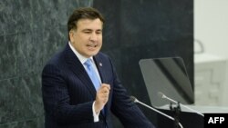 В самом начале выступления Саакашвили предупредил аудиторию, что будет говорить о том, что предпочел бы утаить, но скорое завершение президентского срока вынуждает его открыто предупредить об опасности