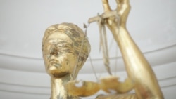 Războiul dintre fostul și actualul procuror general a ajuns la faza scrisorilor publice