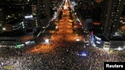 Aktivisti su privedeni 5. novembra nakon protesta u Novom Sadu sa kojeg je zatražena politička i krivična odgovornost za pogibiju 15 ljudi u padu nadstrešnice Železničke stanice u tom gradu.