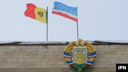 Флаги на исполкоме Гагаузской автономии в Комрате