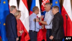 Ursula von der Leyen (a doua din stânga) cu liderii Cehiei, Poloniei, Austriei și Slovaciei, la ședința de urgență de la Wroclaw, pe tema inundațiilor.