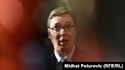 Aleksandar Vučić i ostali "najevropljani" dosledno postavljaju pravila političke igre tako da Srbija iznutra više liči na ono što mađarski premijer Viktor Orban naziva "neliberalna demokratija".