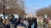 Учениците од Гимназијата во Суботица на протестна прошетка до Средното медицинско училиште за поддршка на учениците во училишната блокада, 4 февруари 2025 година.