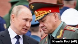 Де саме побував Сергій Шойгу (на фото праворуч), у російському відомстві не уточнили
