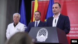 Скопје- Прес конференција на министерот за здравство Венко Филипче, доктор Жарко Караџовски и премиерот Оливер Спасовски на кој потврдија за прв случај за коронавирус во Македонија, 26.02.2020