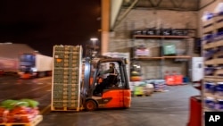 Piața de fructe și legume New Covent Garden din Londra. Comercianții se așteaptă ca o serie de produse să nu fie pe piață ca urmare a Brexit, ianuarie 2021.