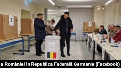 În jur de 148.000 de români au votat în Germania la alegerile prezidențiale de duminică. Călin Georgescu a obținut aici aproape 58% din voturi. (fotografie generică).
